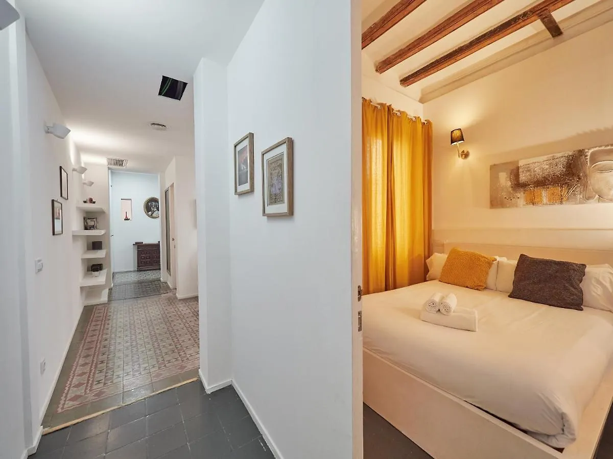 Alessandra Central Ramblas Barcelona Apartment